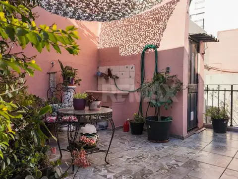 VENTA PH 5 AMB EN CHACARITA CON TERRAZA Y PATIO.
