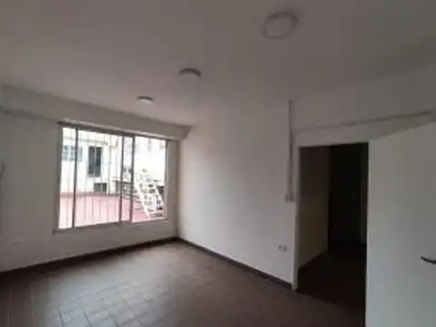 OFICINAS EXCLUSIVO USO COMERCIAL PROF. 4 AMB 1º PISO BÑO PATIO, OPCIONAL DEPOSITO