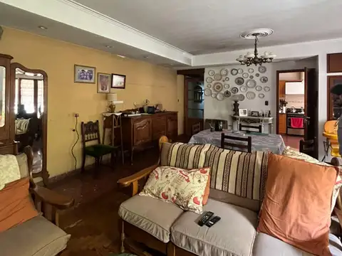 Casa 7 ambientes con 3 baños