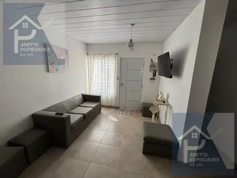 Casa en Alquiler con 2 cocheras
