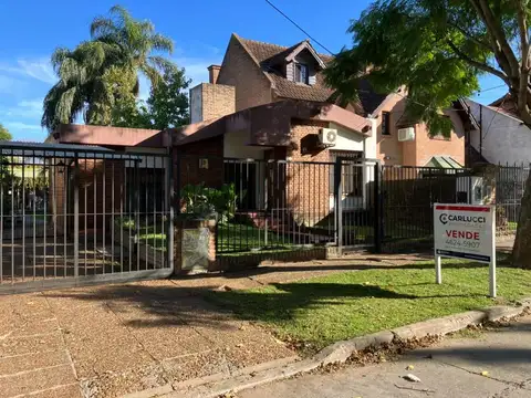 Casa moderna de 4 ambientes en Ituzaingó Norte en venta