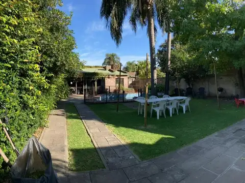 Casa en Venta con 4 cocheras