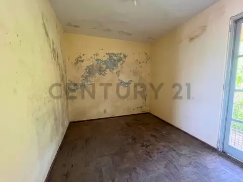 Venta Dos Casas Con Cochera A Reciclar en Tiro Suizo, Rosario