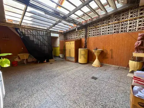 Venta Dos Casas Con Cochera A Reciclar en Tiro Suizo, Rosario