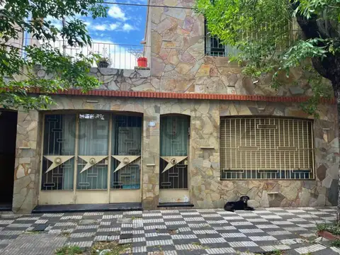 Casa 6 ambientes con 3 baños