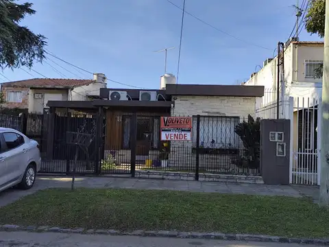 CASA EN CALLE ESQUI 1069