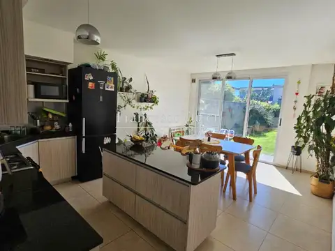 Depto Tipo Casa 4 ambientes con 2 baños