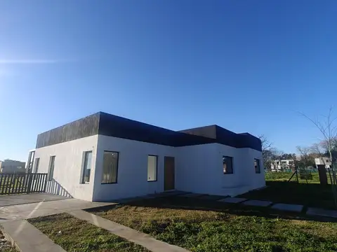 Casa en venta 4 ambientes Pilar del Este Santa Sofia