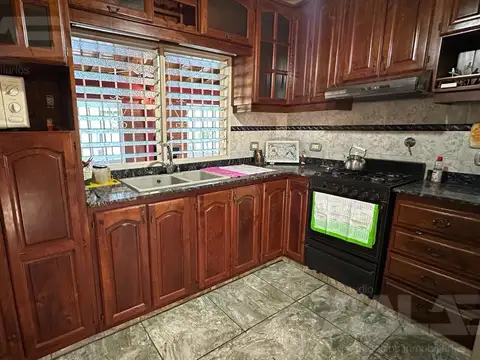 Casa en Venta con 4 cocheras