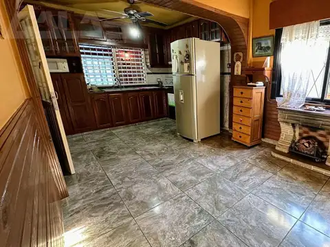 Casa en Venta con 4 cocheras