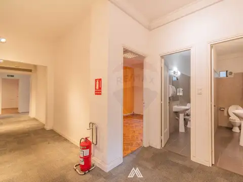 Oficina en Alquiler con 1 cochera