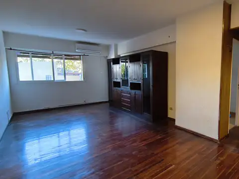 Av. Avellaneda 4300, Piso 2