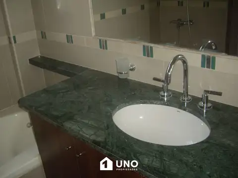 Ayacucho y San Juan - Piso Exclusivo de 3 Dormitorios.