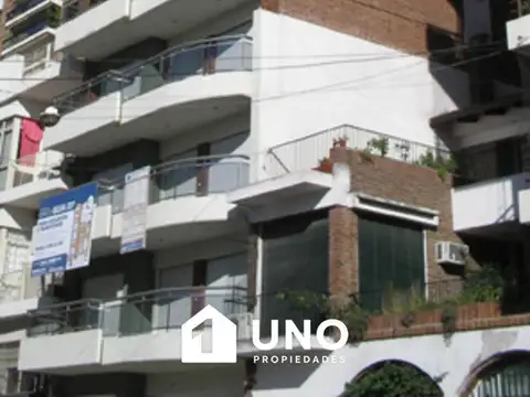 Ayacucho y San Juan - Piso Exclusivo de 3 Dormitorios.