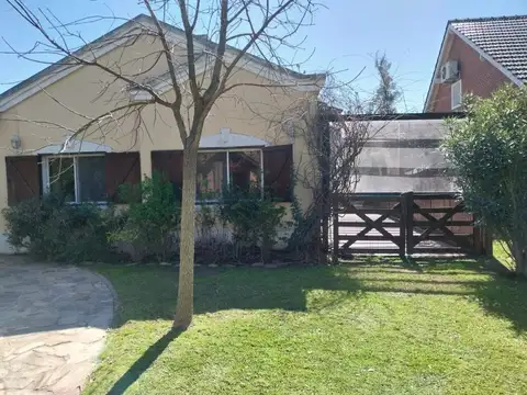 Casa en Alquiler con 1 cochera