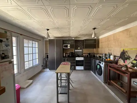 Casa 4 ambientes con 1 baño