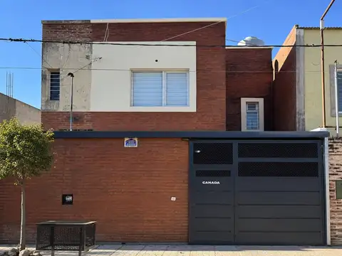 Venta | Dúplex 2 dormitorios | Cochera | Patio | Canadá 523
