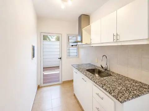 Venta | Dúplex 2 dormitorios | Cochera | Patio | Canadá 523