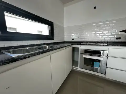 CASA EN UNA PLANTA CON PILETA Pilar del este 0