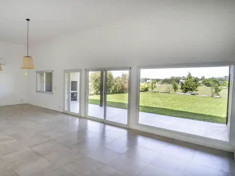Casa en Venta con 4 cocheras