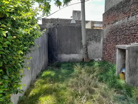 Casa 2 ambientes con 1 baño