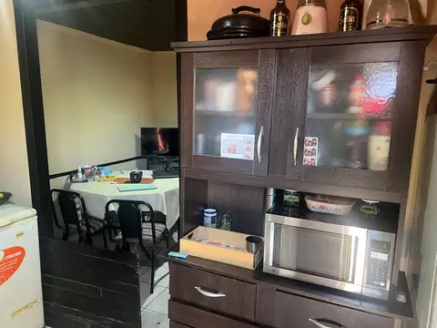 Casa 6 ambientes con 2 baños