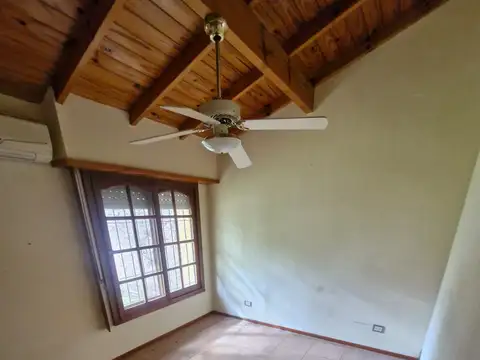 Casa en Alquiler con 1 cochera
