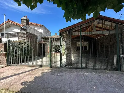 CASA en VENTA 3 DORMITORIOS PARQUE PATIO TERRAZA