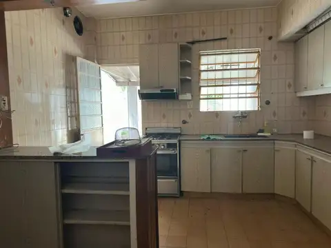 CASA en VENTA 3 DORMITORIOS PARQUE PATIO TERRAZA