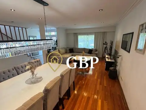 Casa 5 ambientes con 4 baños
