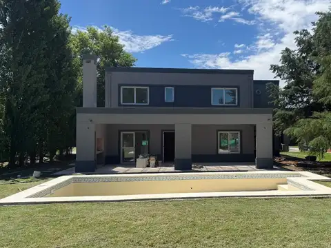 Casa en Venta con 2 cocheras