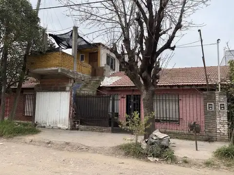 CASA MULTIFAMILIAR EN VENTA 5 AMB, VILLA CELINA