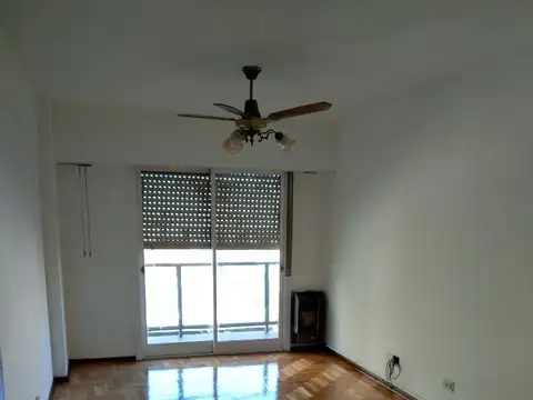 3 amb. al frente  con balcon y cochera