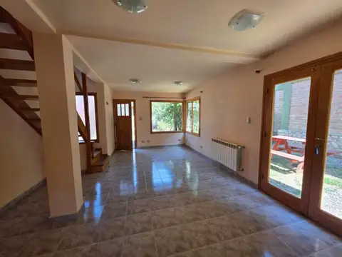 Casa en Alquiler con 1 cochera