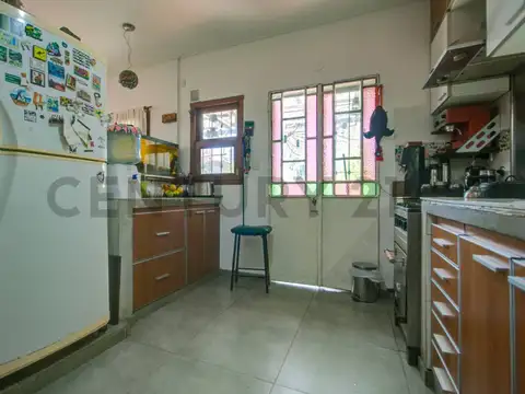 Casa en venta en Villa Castells 4 dormitorios con parque y cochera