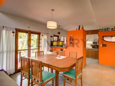 Casa 6 ambientes con 2 baños