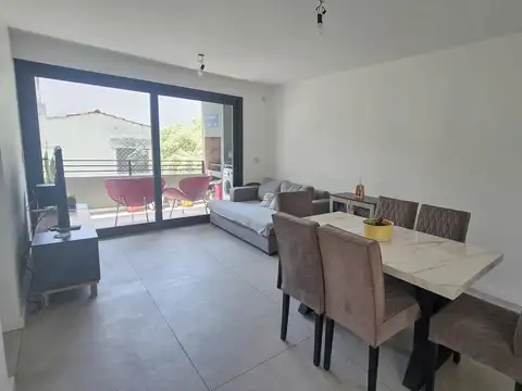 Venta departamento 3 amb con balcon y cochera doble en Acassuso