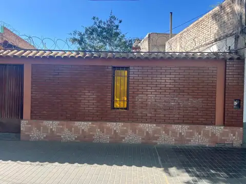 Casa en Alquiler con 1 cochera