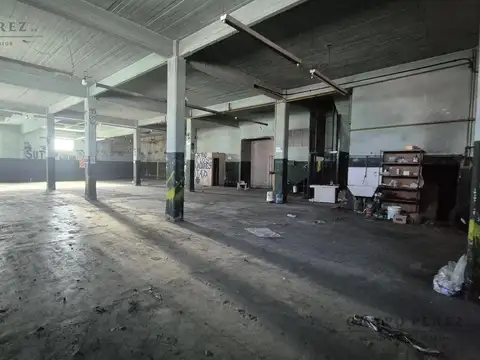 Galpón - Depósito  de 1200 m2. en Avelladeda - VENTA - ALQUILER