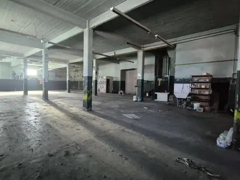 Galpón - Depósito  de 1200 m2. en Avelladeda - VENTA - ALQUILER
