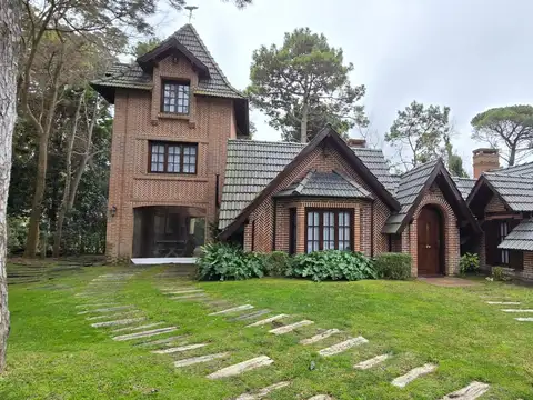 CASA 5 AMB DE ESTILO EN CARILO