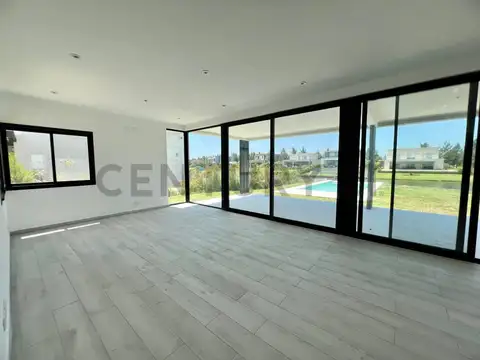 Casa en venta a la laguna en Barrio El Naudir Escobar Puertos Canton 5 ambientes con financiación