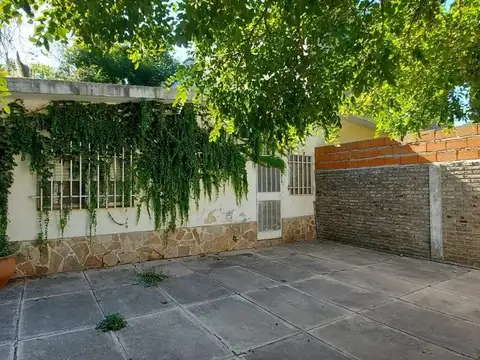Los Robles 100