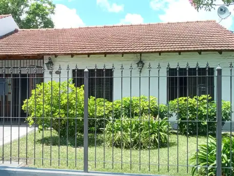 Casa en Alquiler en Burzaco Este, Burzaco