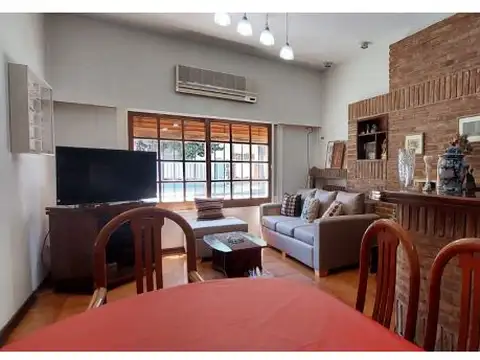 Venta - Liniers - Casa en esquina con terraza y parrilla- APTO CREDITO HIPOTECARIO