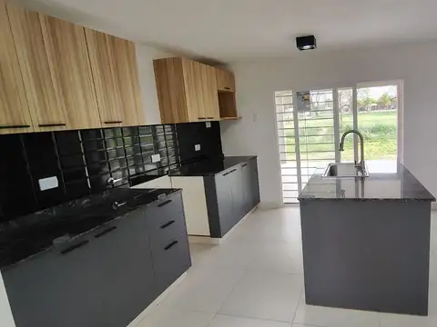 VENTA CASA EN ALTOS DE LA COLONIA DOS DORMITORIOS