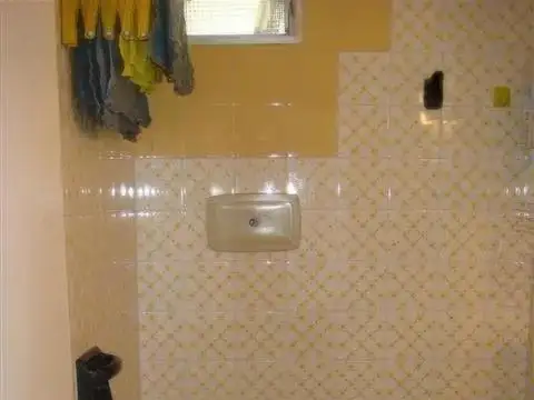 Costanera e/ De La Reducción y Strobel