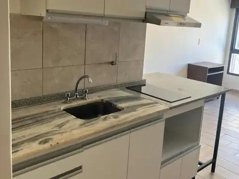 Monoambiente... Super luminoso y recién restaurado a nuevo 
