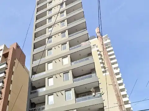 Impecable Semipiso de 2 Ambientes al Frente con Balcón Terraza – Piso 12 Oriente Norte