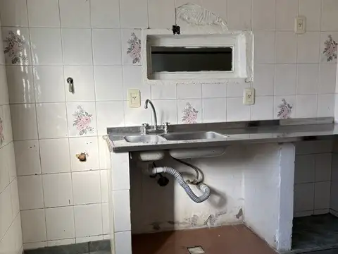Elordi e/ La Paz y Guillelmo 2200